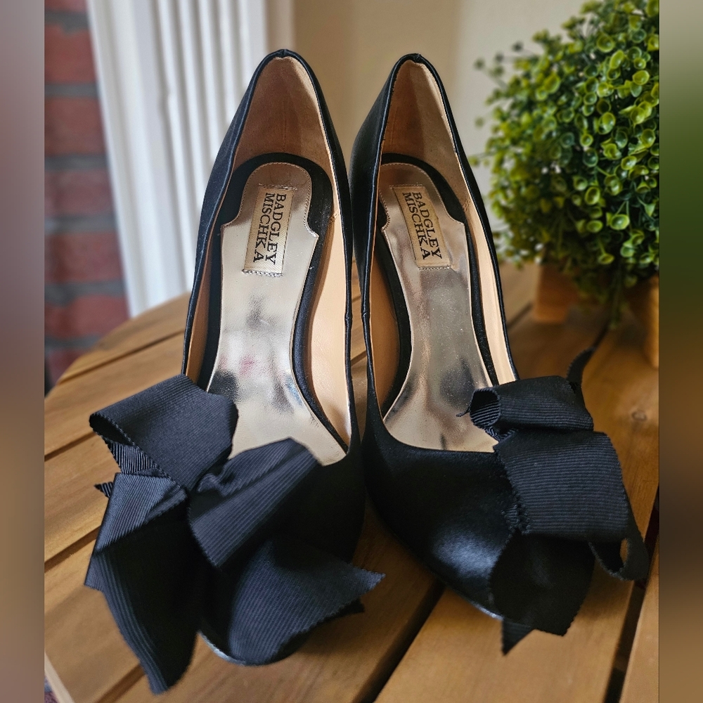 Badgley Mischka Black Satin Bow Heels